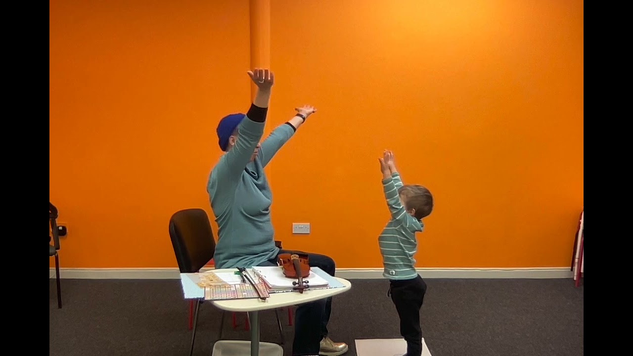 Second Suzuki violin lesson with a 4 yr old beginner, taught by Kate Conway at Suzuki Hub, 18.1.22