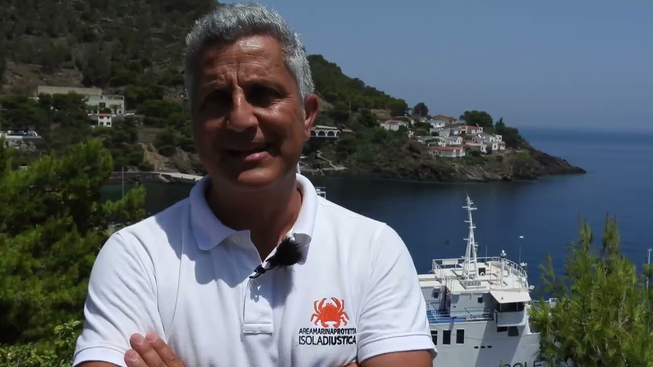 Ustica isola differente