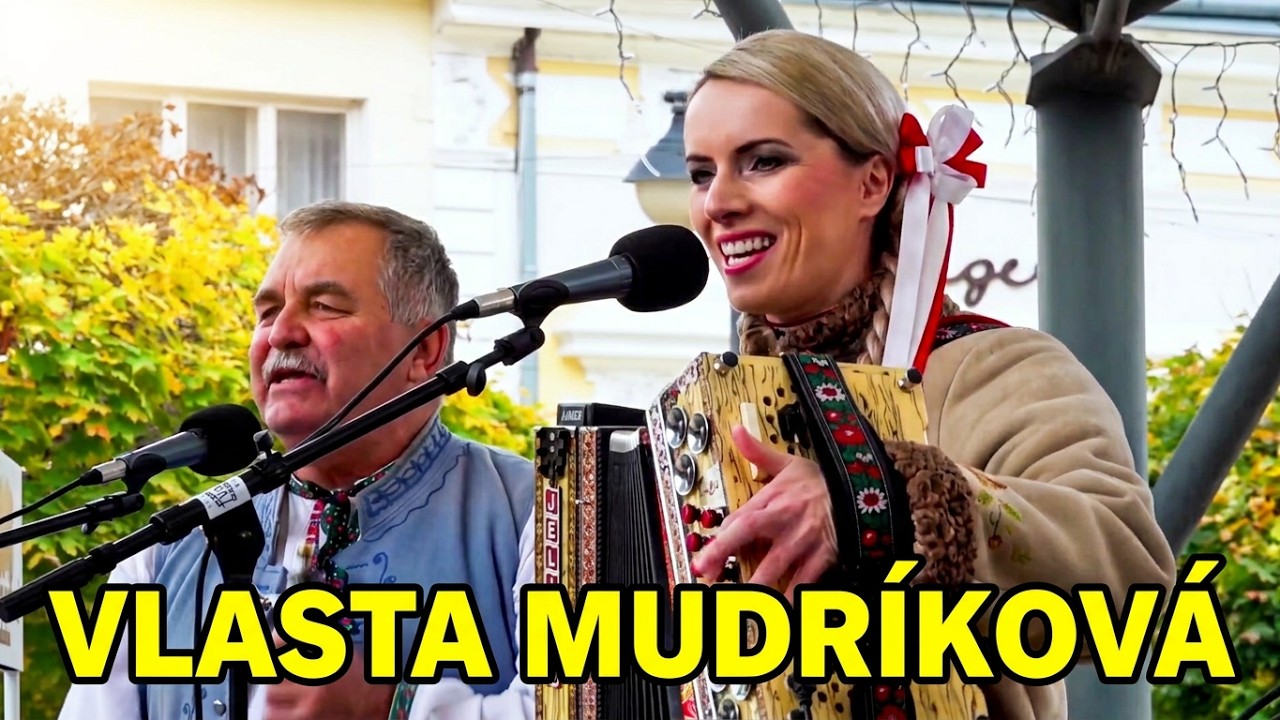 Vlasta Mudríková s kapelou a Jozef Opatovský na Kúpeľnom námestí v Trenčianskych Tepliciach 16.10.22