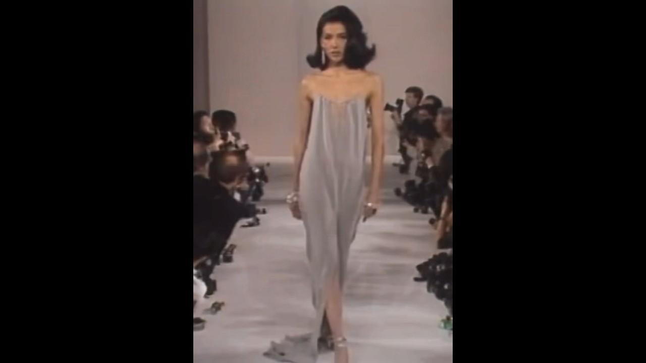 Dalma Callado, Isaac Mizrahi fw 1989 #everythingvogue #90smodel #80smodel #fashion #model #runway