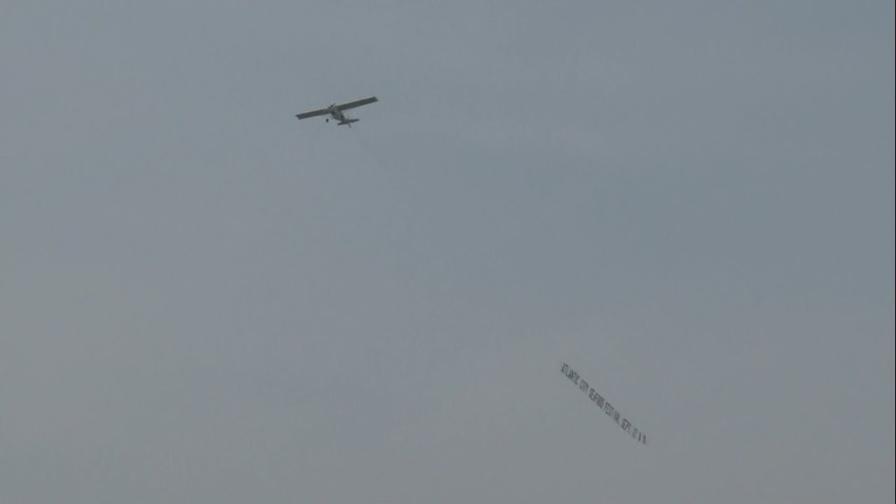 2015 Atlantic City Airshow - High Exposure Banner Flight