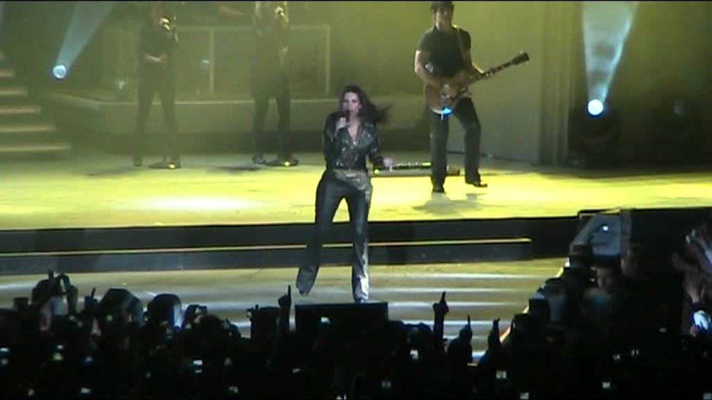 Laura Pausini - Live@Palamaggiò 2012 - BENVENUTO - IO CANTO