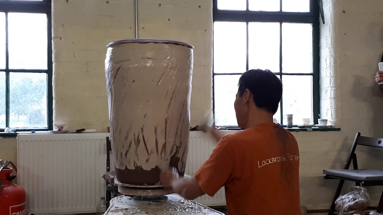 Onggi Masterclass by Kanghyo Lee 이강효 (Slip decoration)