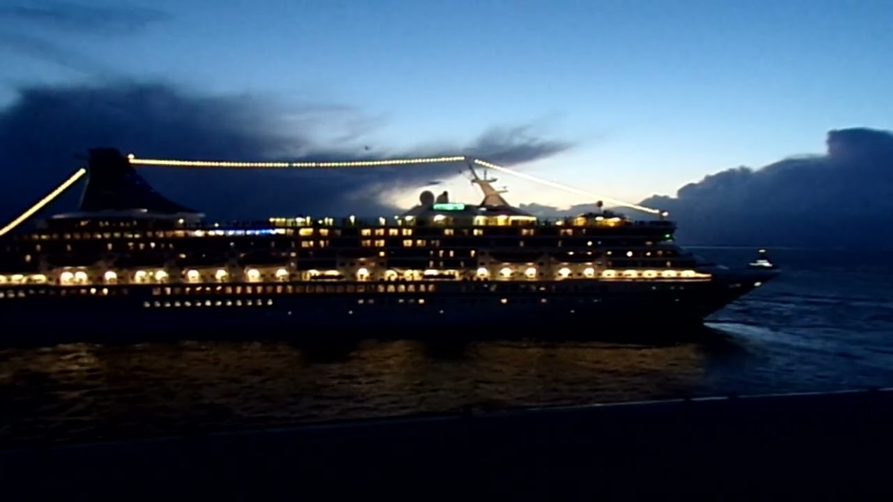 Die MS Artania verlässt Bremerhaven und nimmt zunächst Kurs auf Falmouth in Großbritannien.