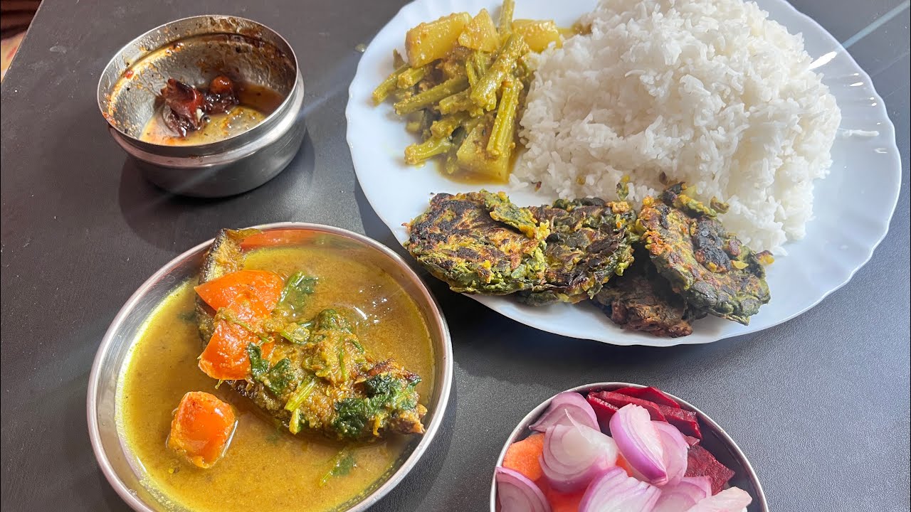 MUKBANG Eating Spicy Fish Curry, Law Pata bora, Law sabji, chatni, Salad, Basmati Rice #food #ai 