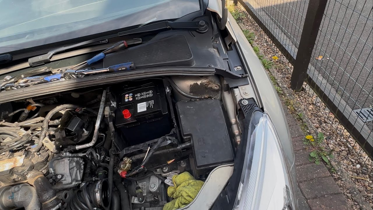Ford Focus another 5 min job goes bad battery replacement what next! 