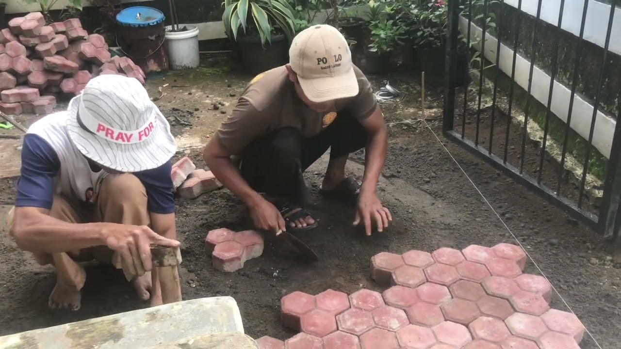 pasang ponblok depan rumah