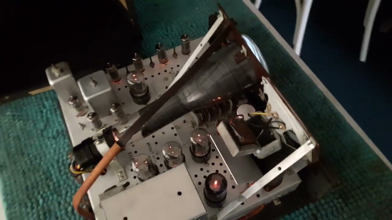 A look at the smallest tube based vintage television, the Pilot TV37 from +/- 1948