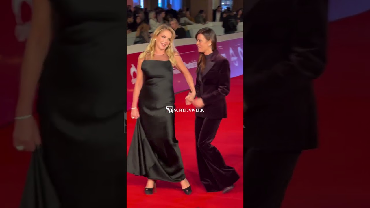 Gerini e Pandolfi fanno impazzire il red carpet #claudiagerini #claudiapandolfi #roff20