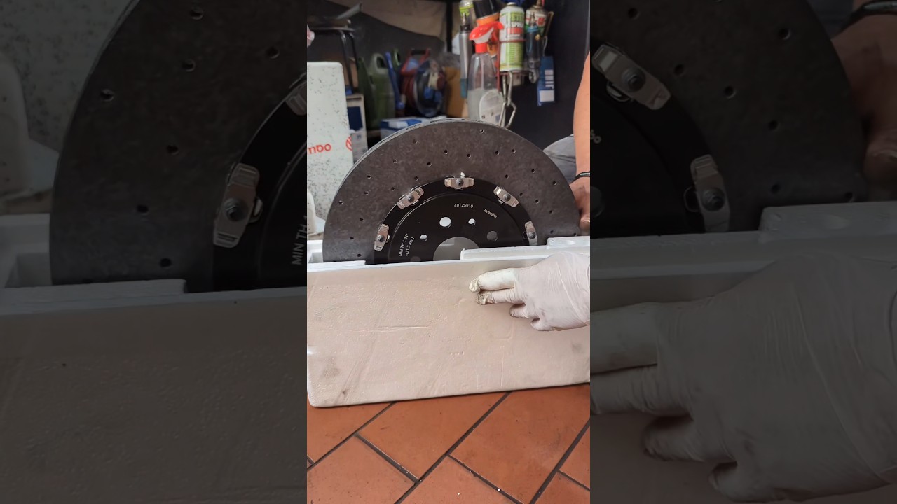 New Ferrari ceramic disc 🫰 #mechanic #repair #ferrari #f8spider #f8tributo #ceramicbrake #supercar