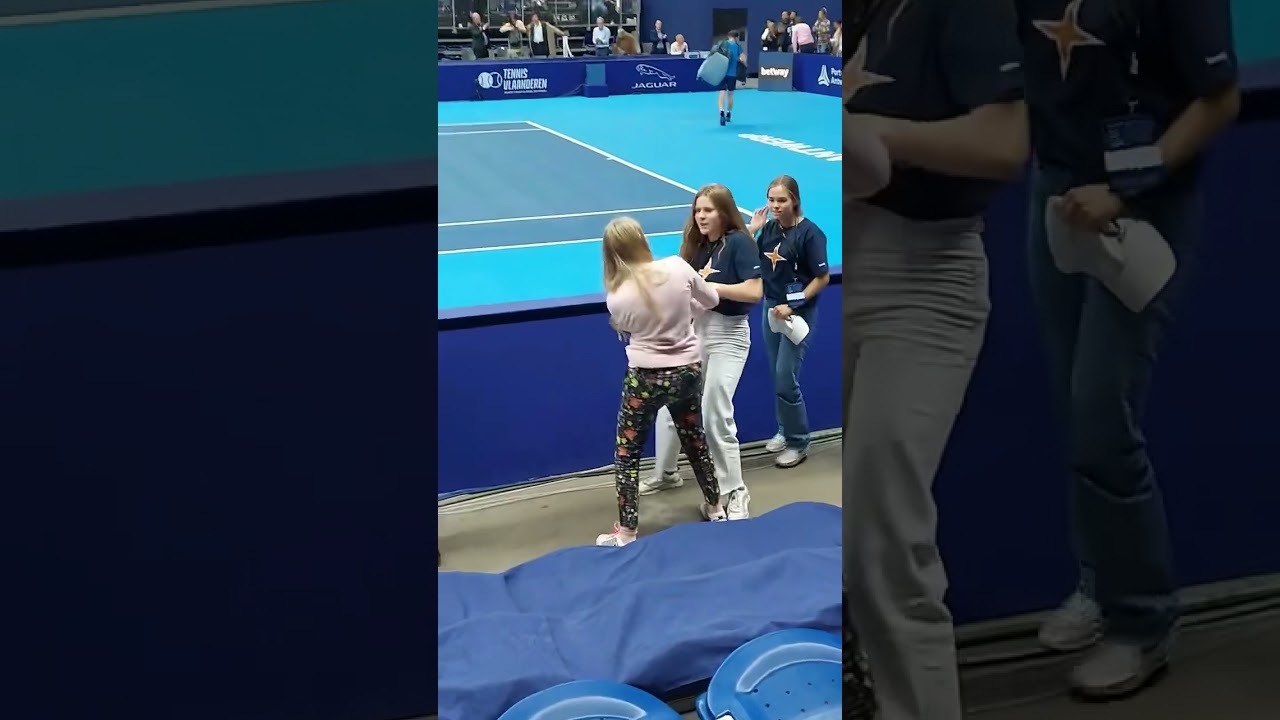 Girls Fight Over Andy Murray&rsquo;s Towel