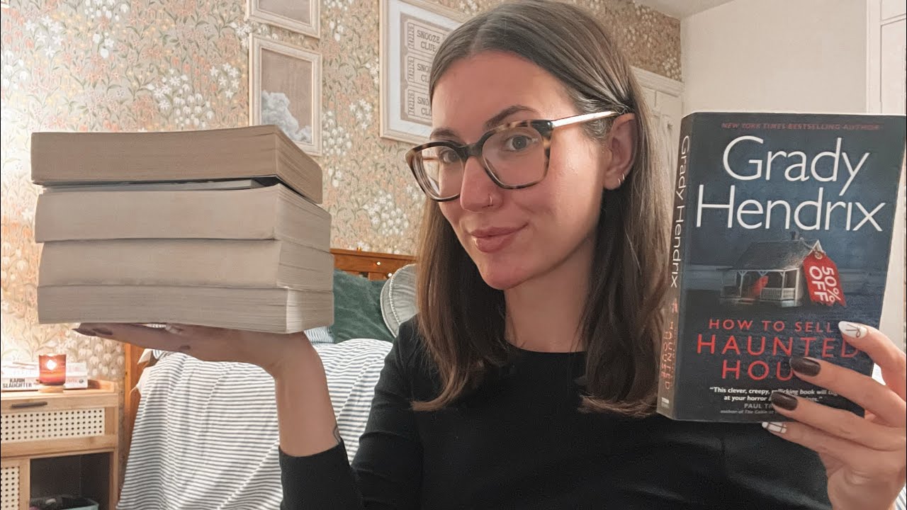 Рекомендую книгу ASMR Spooky Szn 📚🖤 много покалывающих постукиваний 🪾