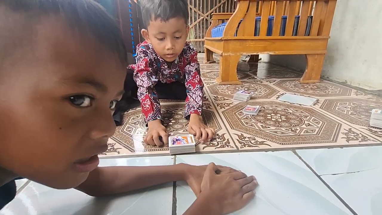 Main tepuk kartu, siiikkkaaaaatttt....!!!