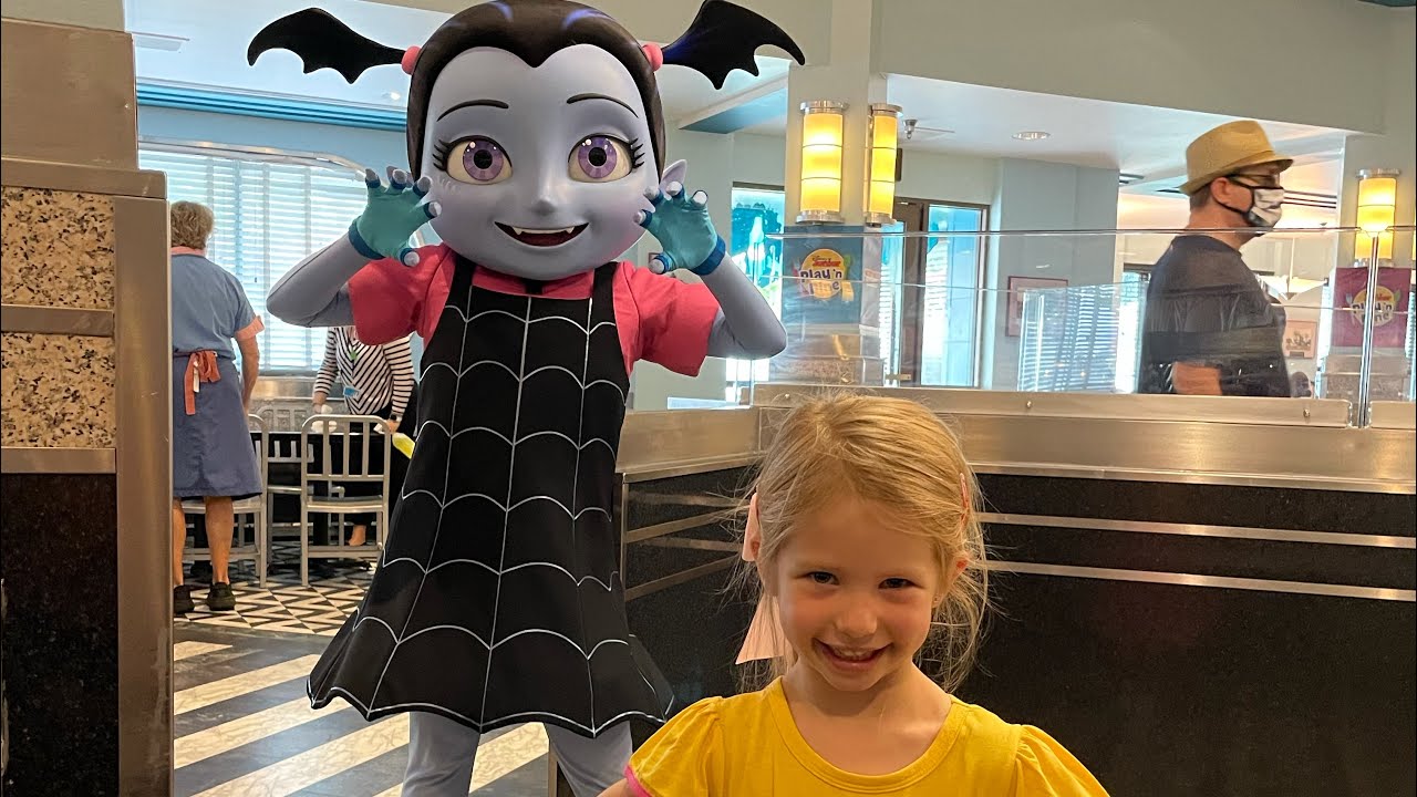 Завтрак для детей Disney в ресторане Hollywood & Vine в Hollywood Studios