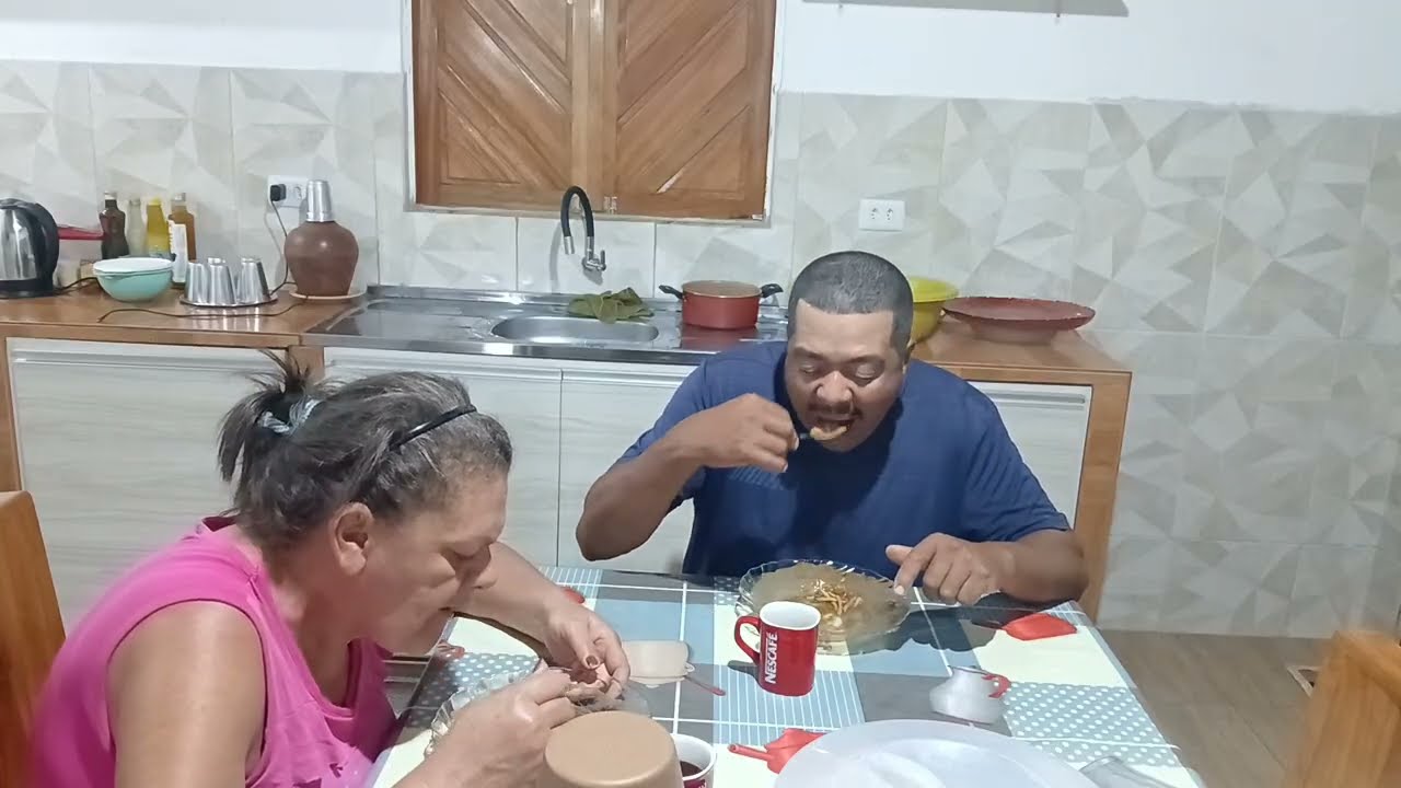 Hoje fui apanha caju mas valmira + saboreando aquela deliosa sopa 