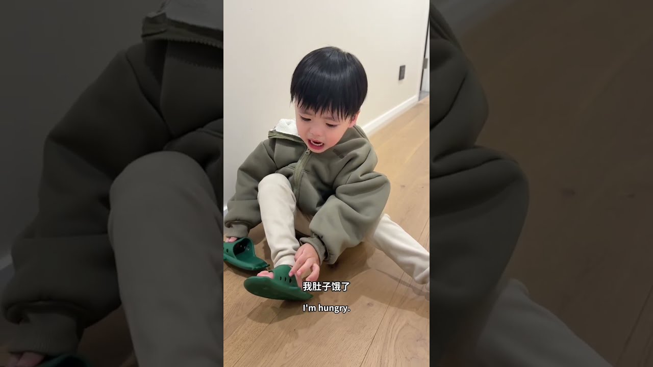 lewen宝宝委屈哭着说肚子饿，哭诉“没有东西吃”？到底发生了什么！米儿潘爸感叹小朋友每天看加油都能感知乐趣！@潘爸乐文 baby lewen & pan #baby #dadlife