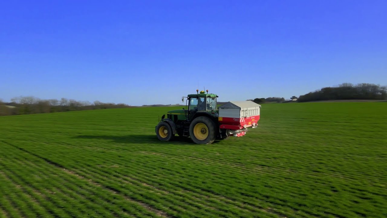 épandage d'engrais 2021| KVERNELAND EXACTA TL GEOspread | JOHN DEERE 7710