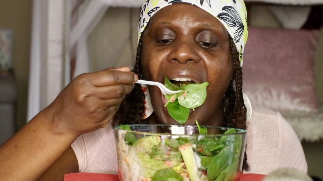 Spinach Salad ASMR Trying French's Crispy Fried Onions