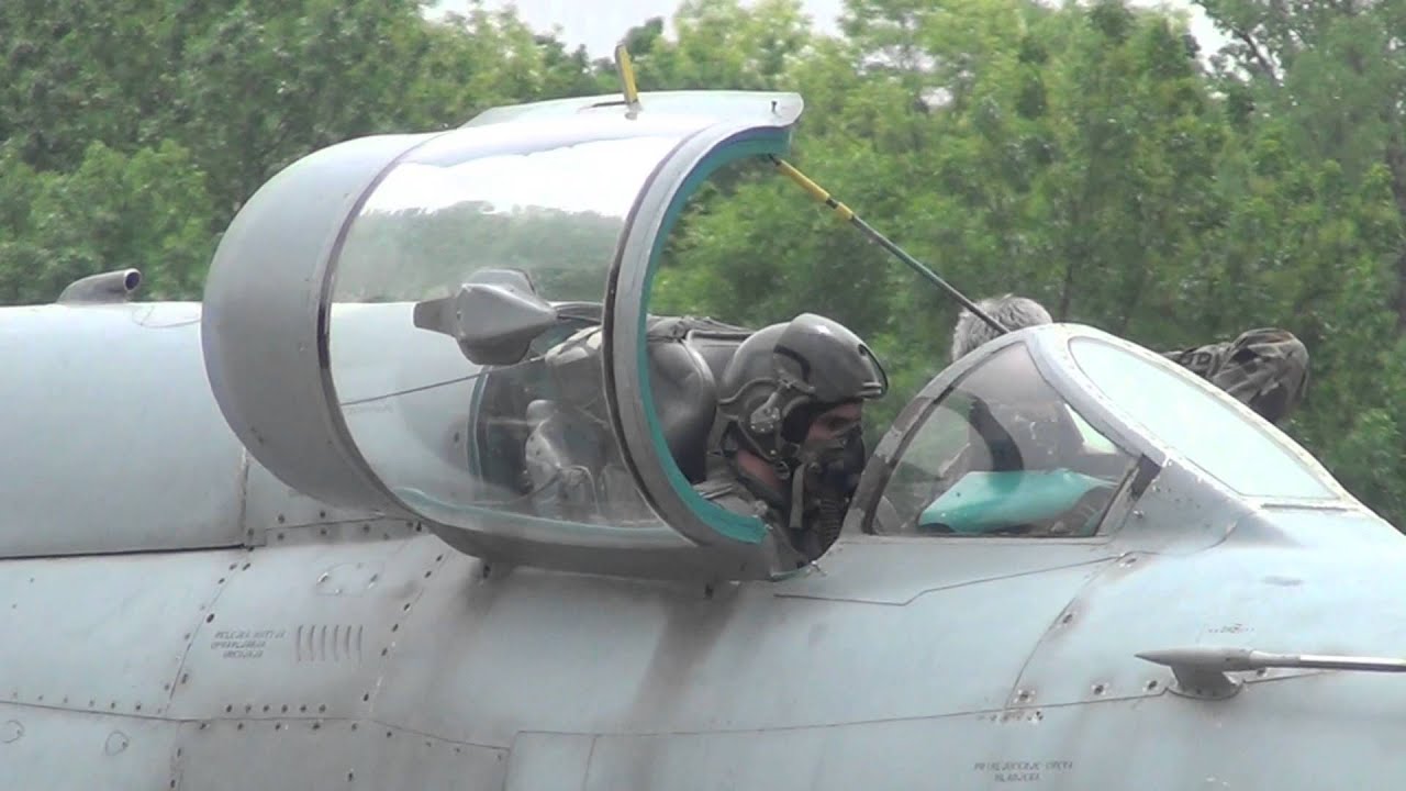 Simulirana uzbuna dežurne pare MiG21 Bis aerodrom Batajnica (HD 1080p)