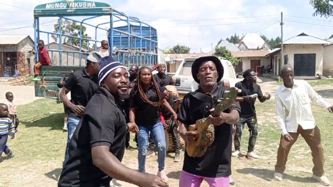 Simba Machezo band wakiwa live wilayani rungwe kata ya ndato Kijiji Cha ndaga
