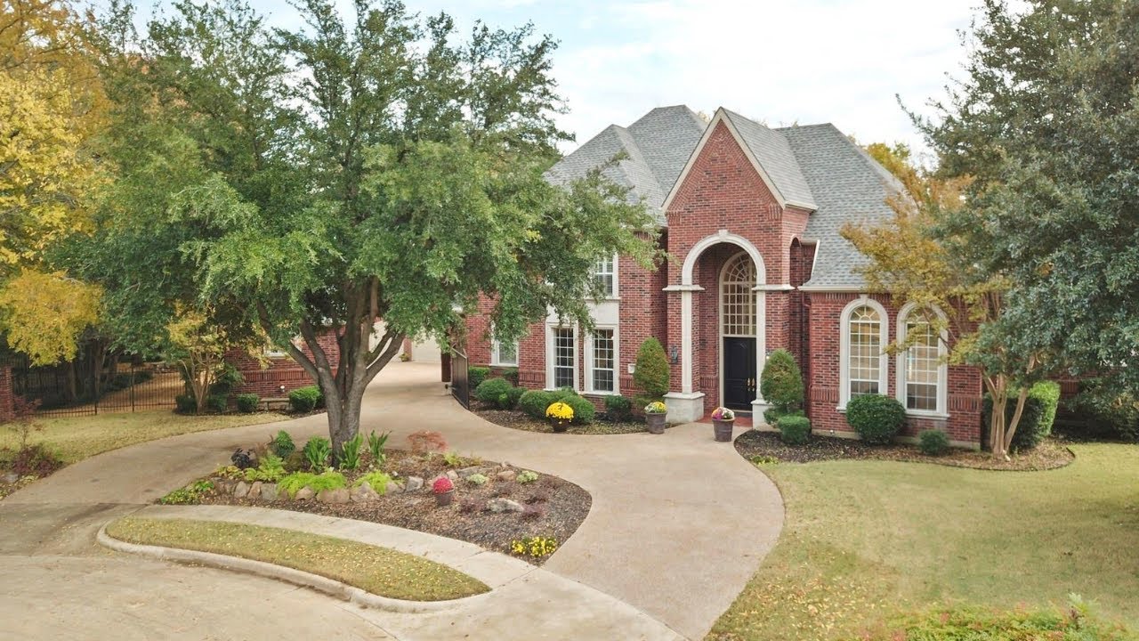 5,600 SF Mini-Mansion on 0.71-Acre, Pool, 4/4.2/4 N. of Dallas for Sale $850K