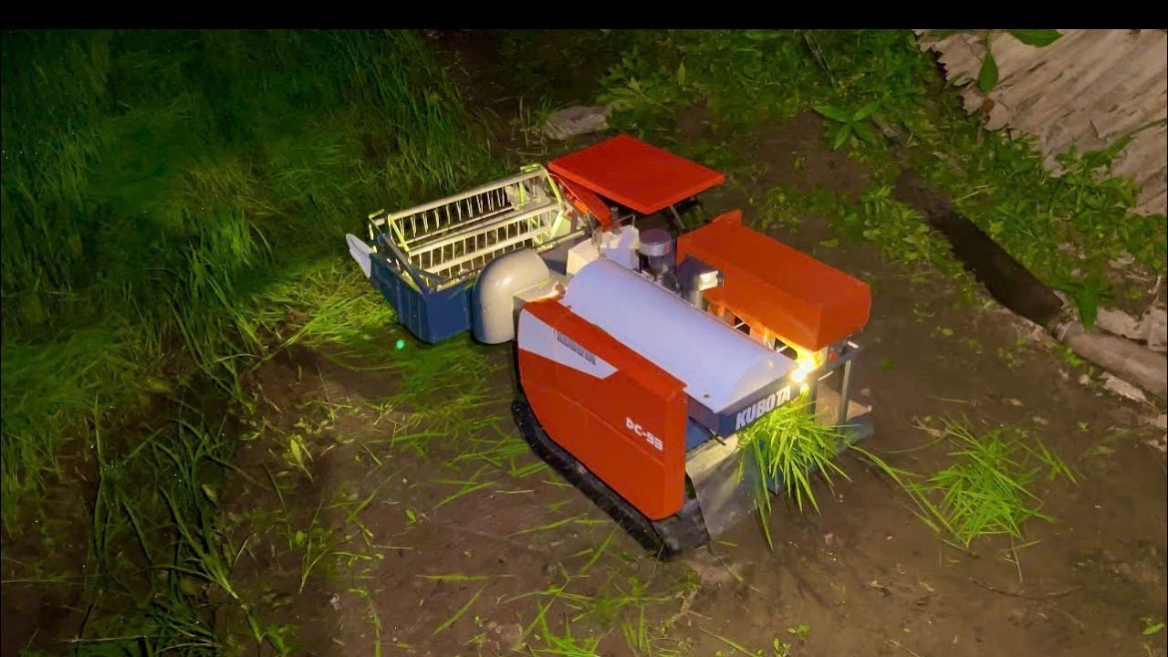 Máy Cắt Lúa Kubota DC 93, Ra Đồng Cắt Lúa và cái kết...