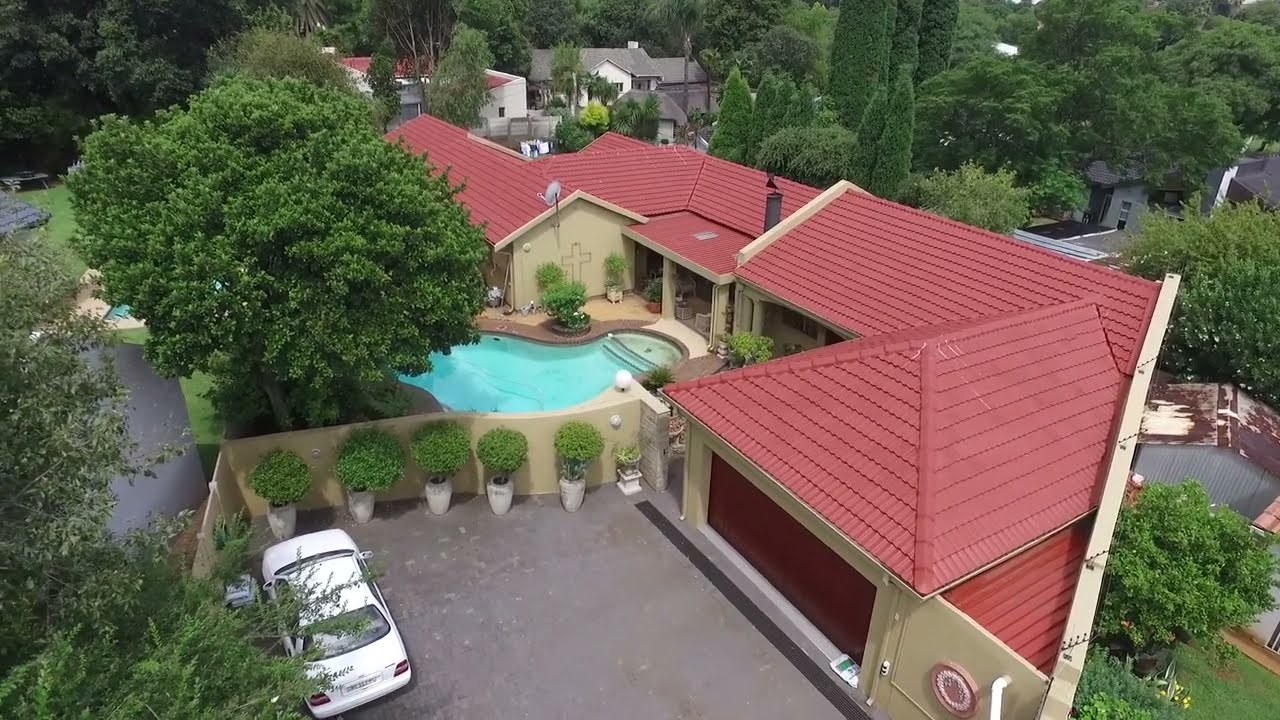 SECURE, LOW-MAINTENANCE FAMILY LIVING IN A PRIME GATED ENCLOSURE