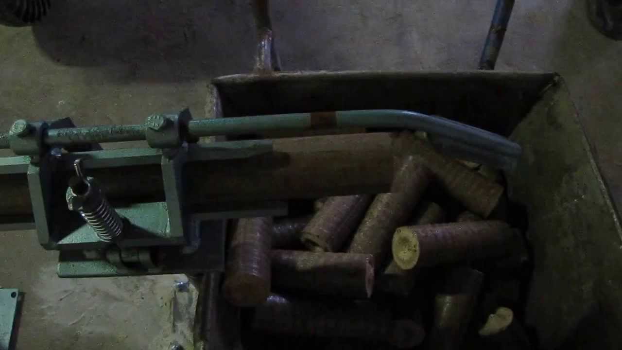 sawdust - long briquette cut, briquetting BT60 capacity 500-750 kg/h; trocina, brykiet z łamacza