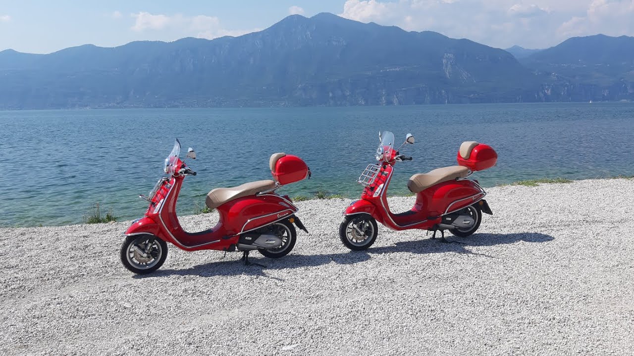 Red Vespa Twins Gardasee 2023
