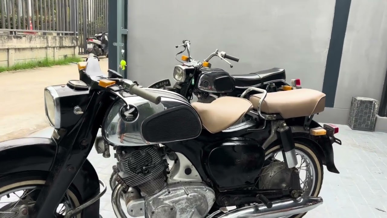 เพื่อพี่ๆหากันผมมีอยู่ 2 คัน HONDA C92 & HONDA C72  ร้าน วุฒิ  นนบุรี