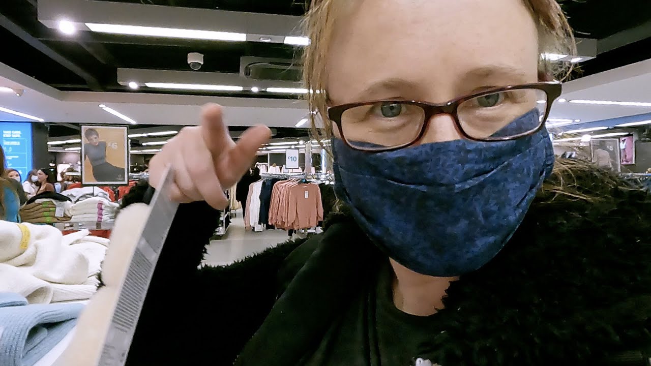 LUNCH & SHOPPING IN CARDIFF CENTRE. daily vlogs, UK.