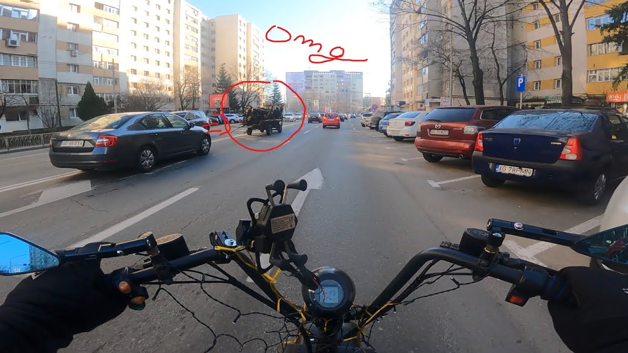 in targul de vechituri si cu caruta pe strada si accident