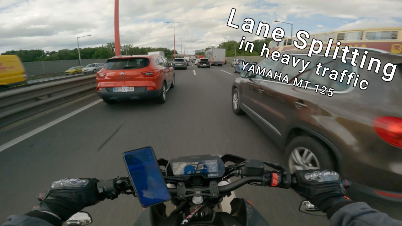 🏍️💨 Lane Splitting in heavy traffic | YAMAHA MT-125 | Radical Racing Exhaust [4K]
