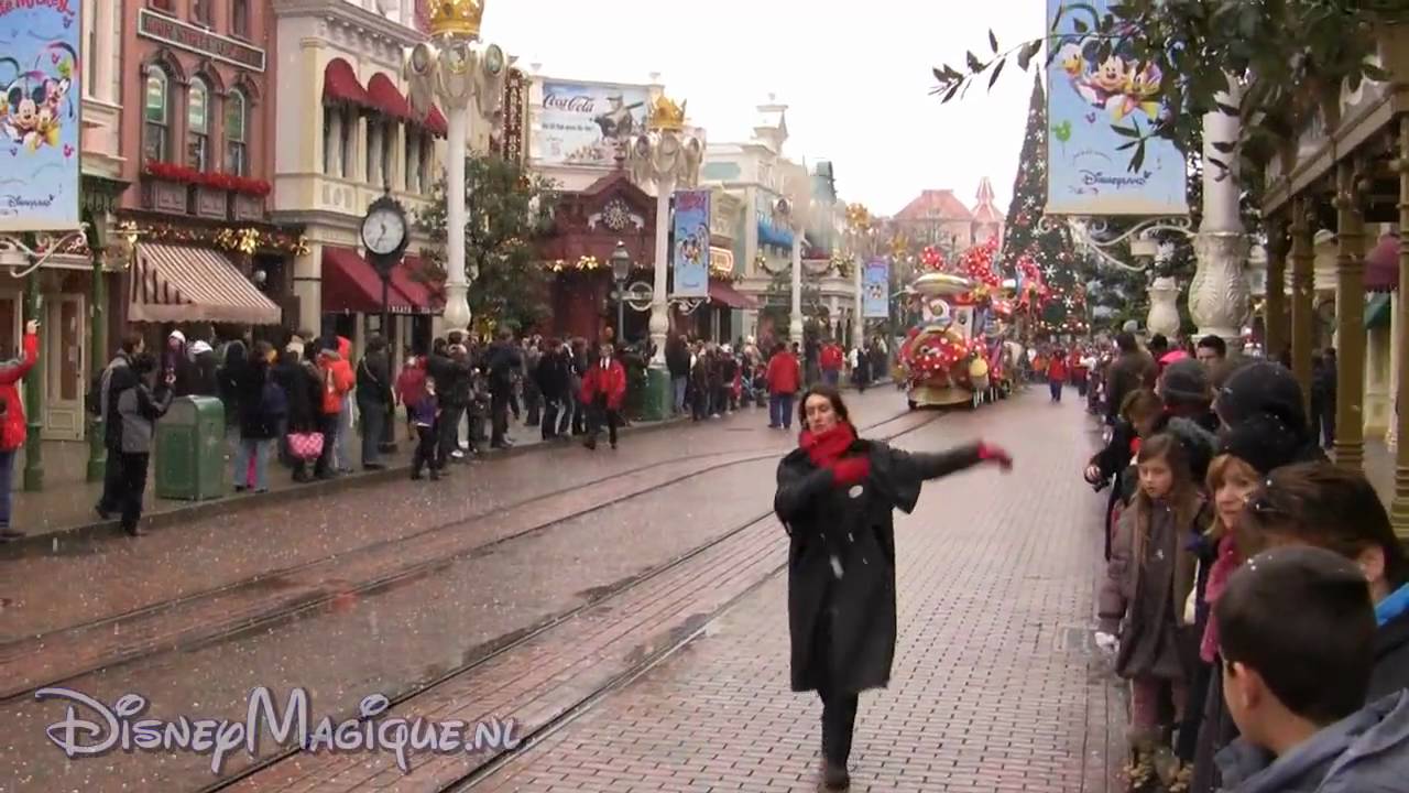 Minnie's Party Train (Le Train en Fête de Minnie) (Christmas at Disneyland Paris)