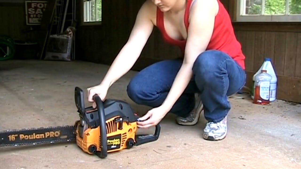 How to start a Chainsaw Machine | How to use a Chainsaw Machine