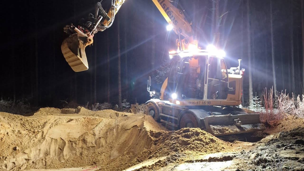 #excavators #roadbuilding #liebherr #construction #bluecollar