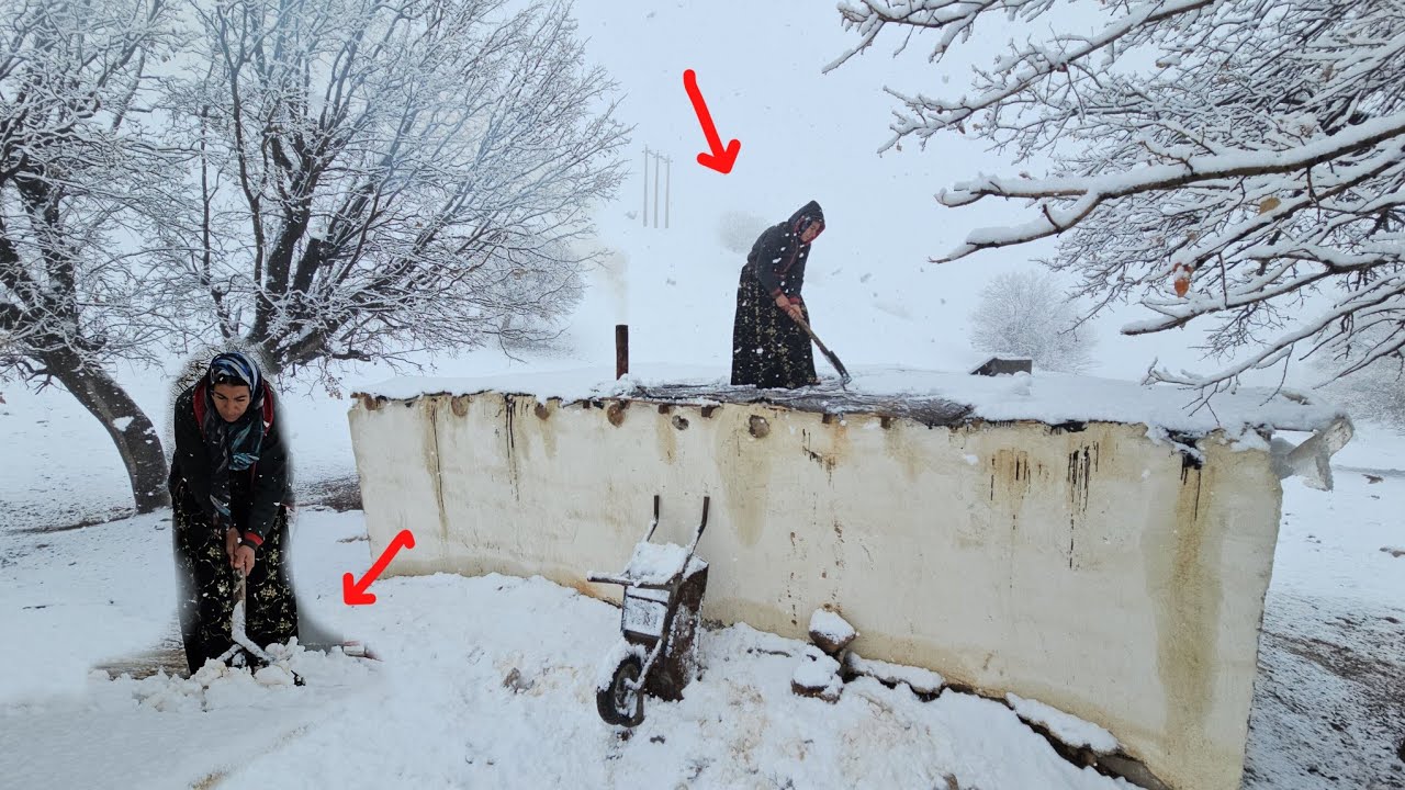 Heavy snowfall and Khadija's resistance to prevent snow water from entering the hut