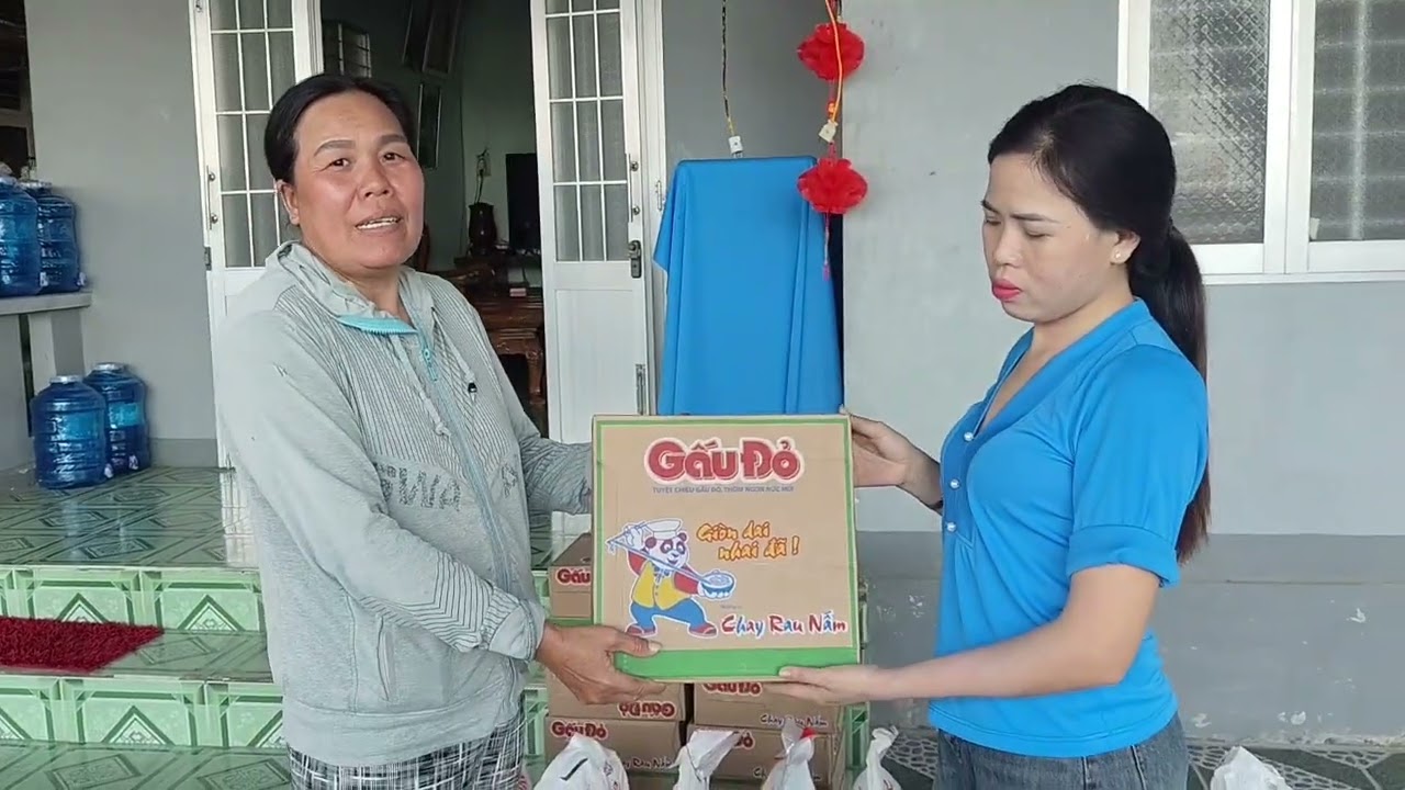 Phát quà cho bà con TDP Ninh Tịnh Phường Đông Ninh Hoà Khánh Hòa 