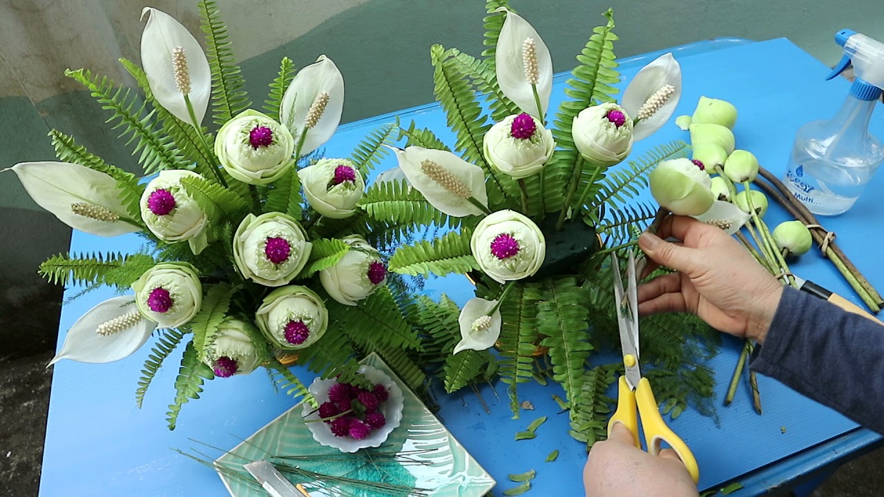จัดดอกบัวบูชาพระง่ายจัง