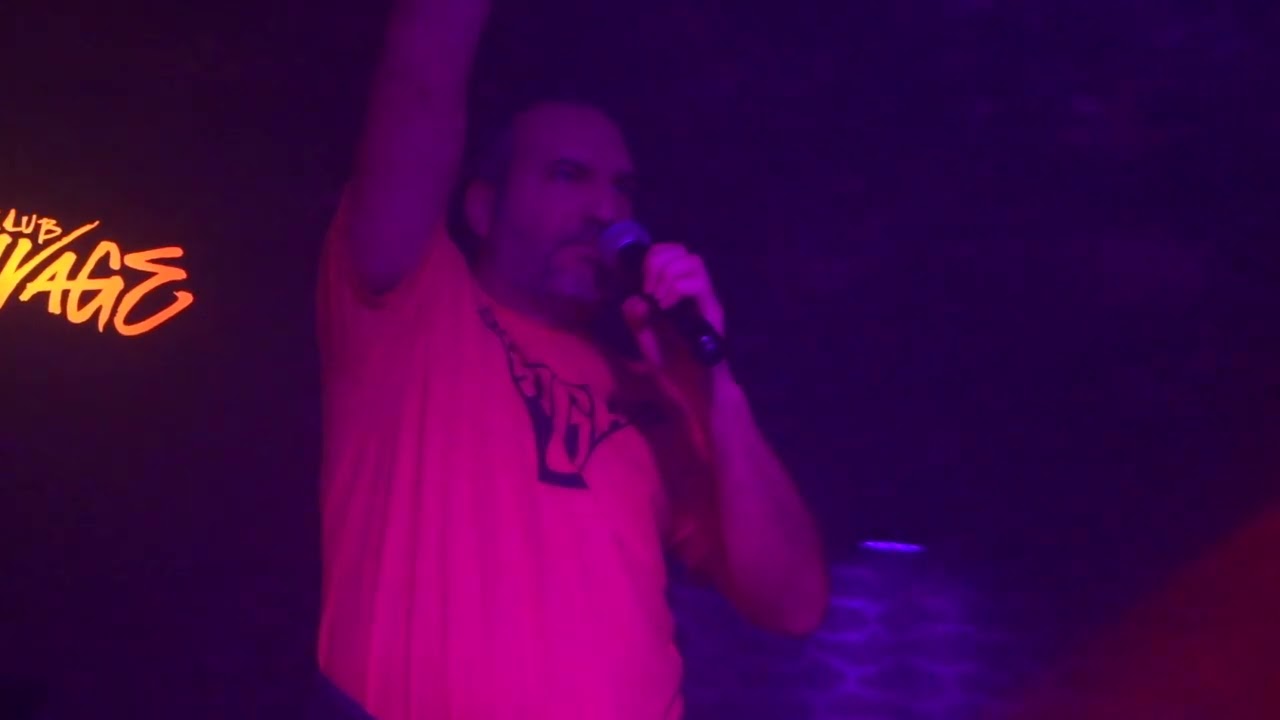 Das Indignadu sings 