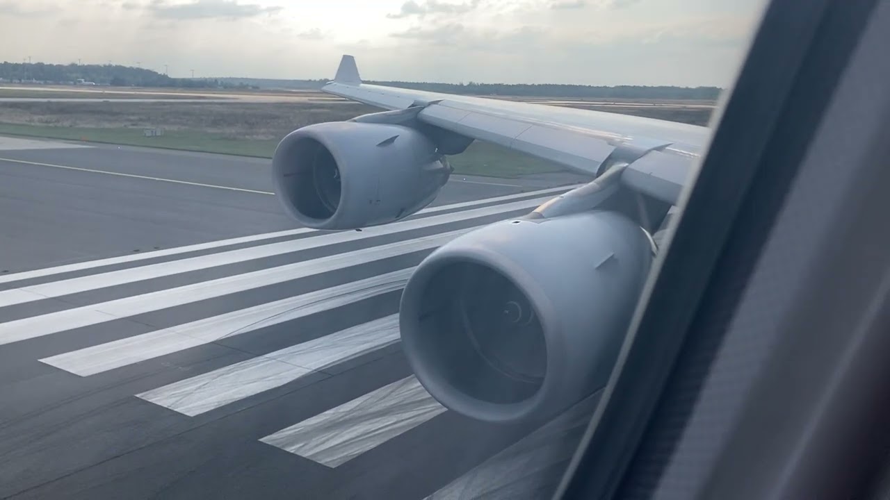 Airbus A340-600 Lufthansa Take off