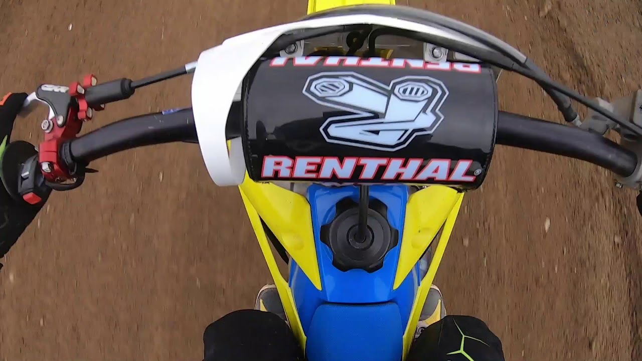 Two-Stroke Tuesday | Alex Ray on a Suzuki RM125