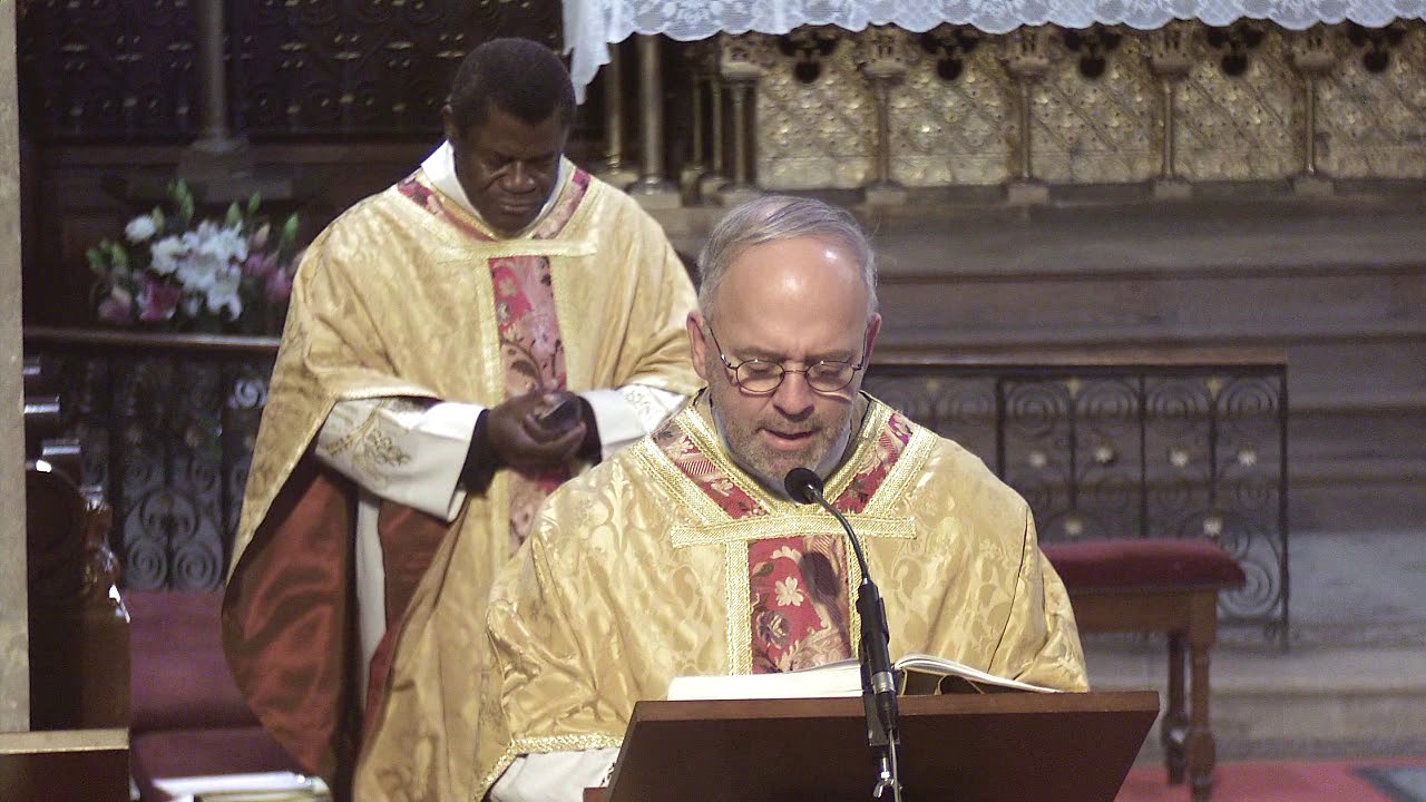 Chant du prologue de l'évangile selon Saint Jean, par l'abbé Guy-Emmanuel Cariot, jour de Noël 2019