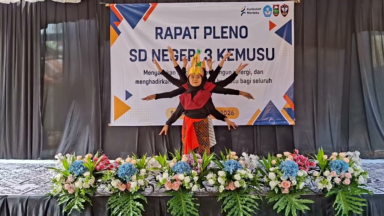 Tari manuk dadali murid kelas 5 SDN 3 kemusu