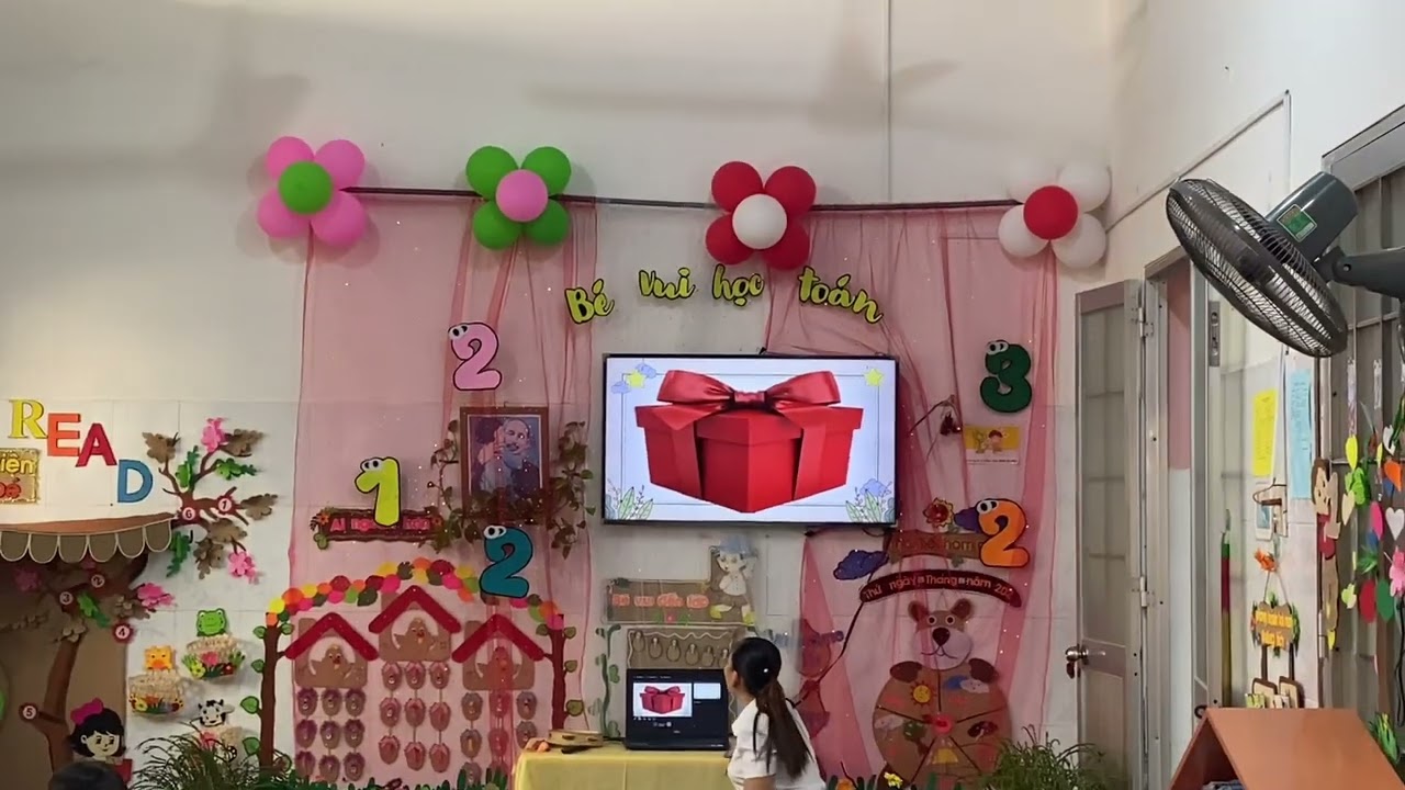 Hoạt động: LQVT “Bé đếm đến 2, nhận biết nhóm có 2 đối tượng” - lớp 3-4 tuổi (2)