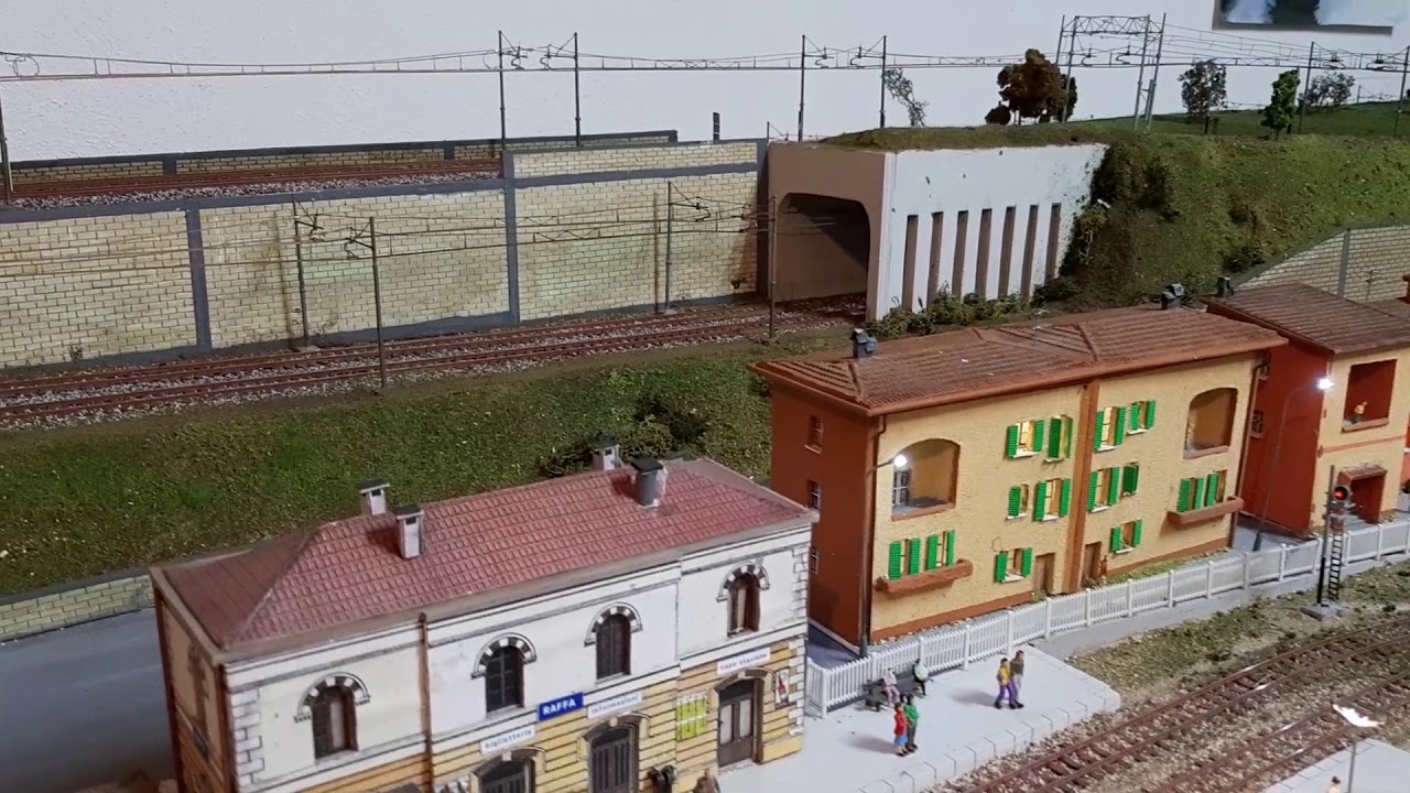 Ale 840 e Aln 990 sound Vitrans, in partenza stazione 