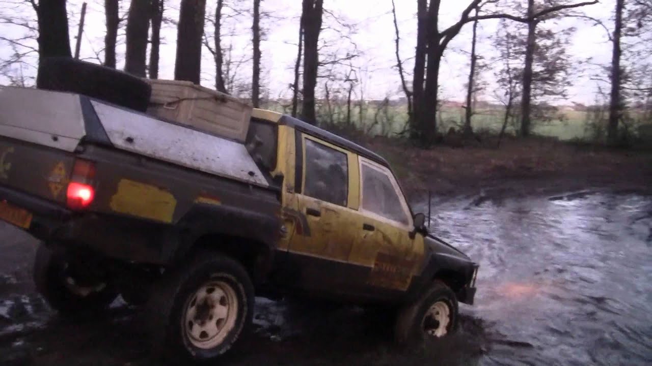 Toyota Hilux, Chevy K30 & Daihatsu Feroza offroad