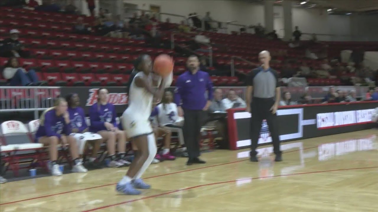 Женская команда Lady Commodores одержала победу в четвертьфинале над командой Florida SouthWestern.