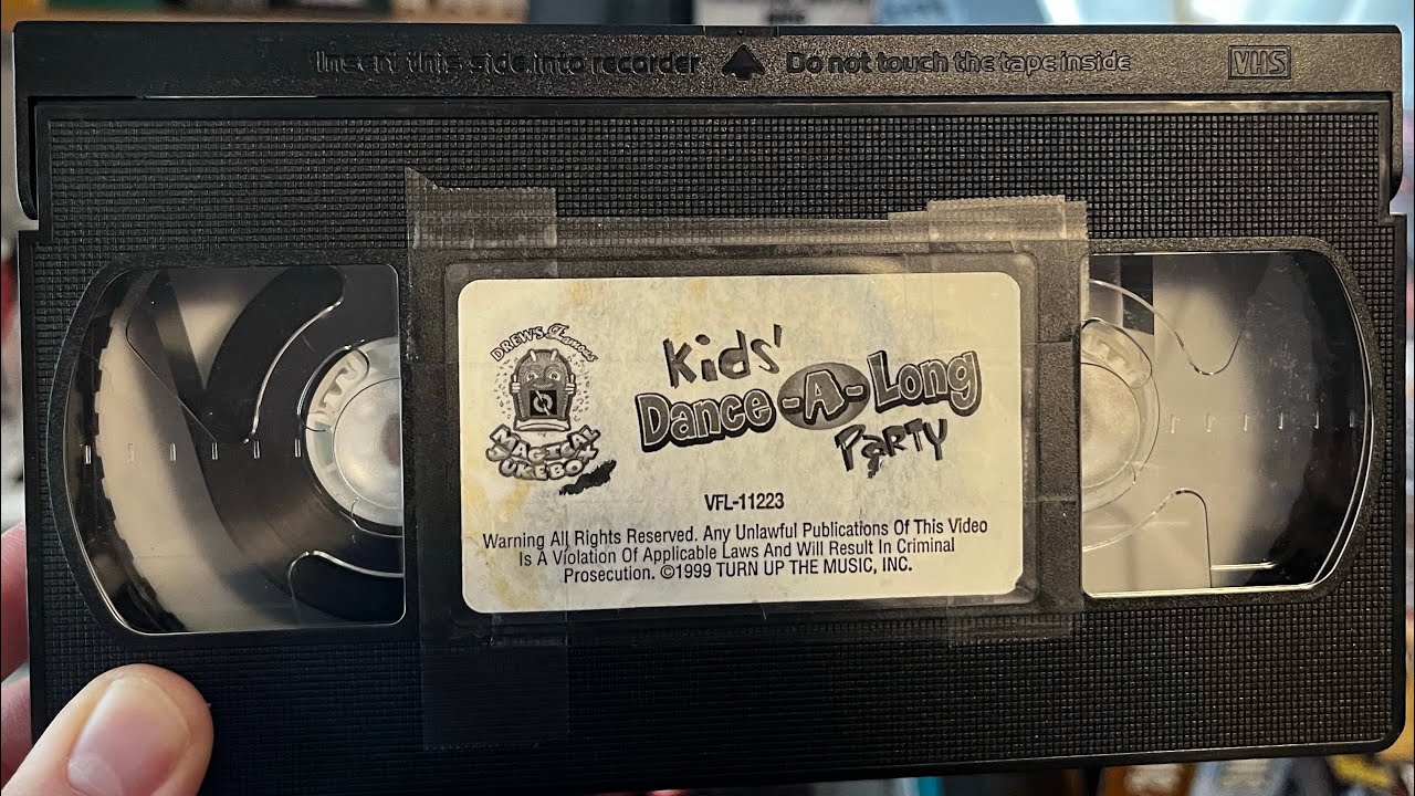 Ещё одна VHS-кассета с перемешивающимися цветными полосами в конце! (Иными словами: я наконец-то ...