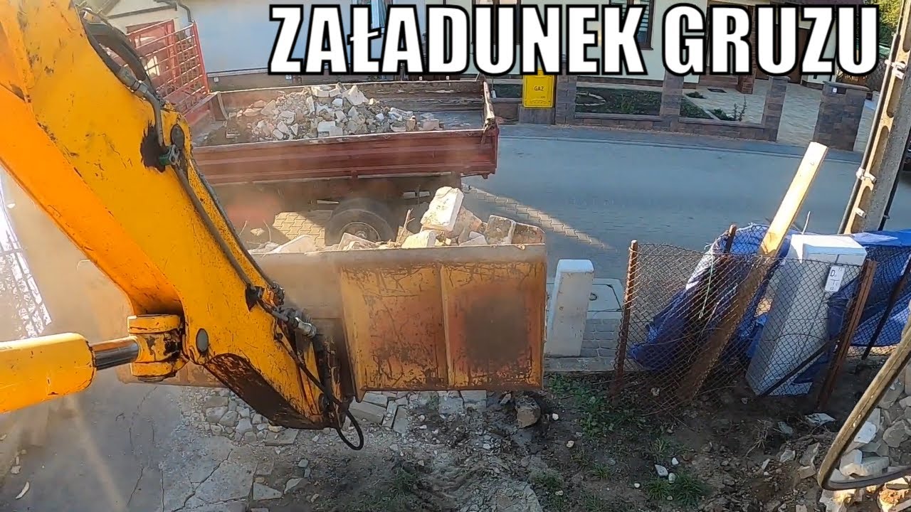Załadunek gruzu z Mecalac 11CXi
